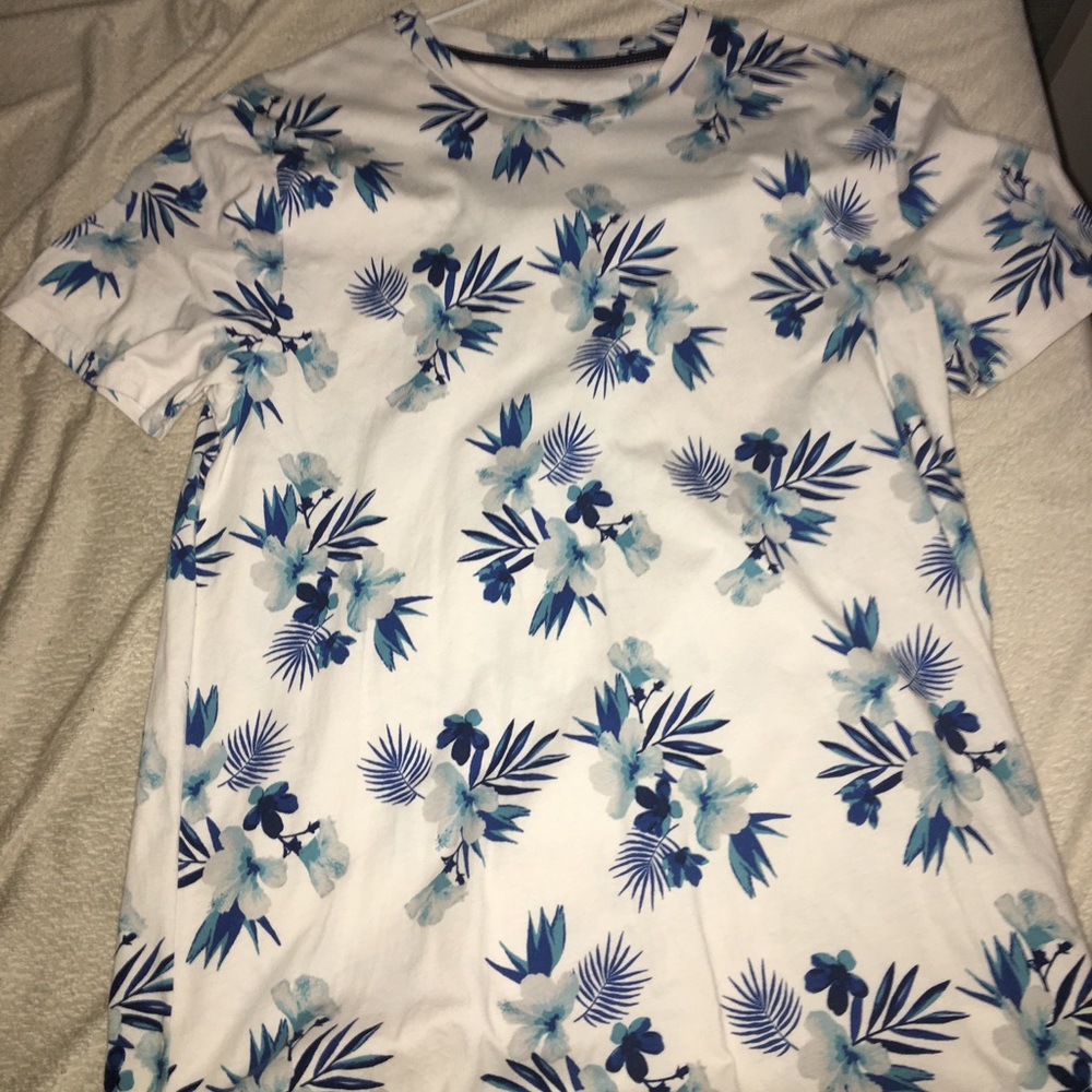 Holister curved hem tee medium